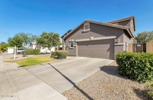 17913 Port Royale Ln, Sun City, AZ 85388-7589