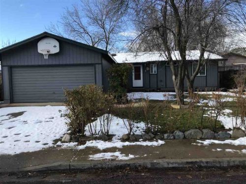 521 Shadow Ln, Yreka, CA 96097-3224