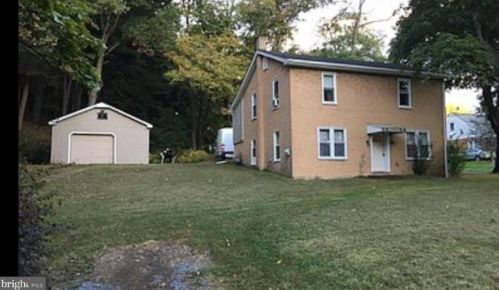 2 Sunnylane Rd, Primrose, PA 17901-8868