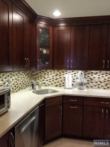 181 Long Hill Rd, Little Falls NJ  07424-2050 exterior