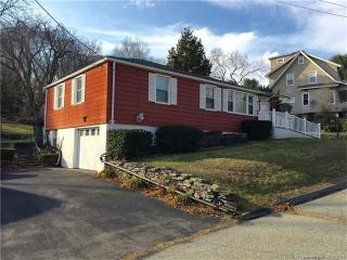 8 Johnson Pl, Norwich, CT 06360-4902