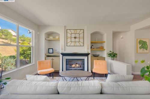 25338 Gold Hills Dr, Hayward, CA 94552-5458