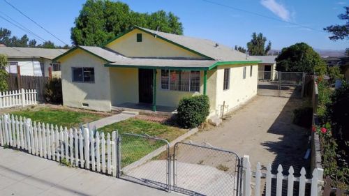 12 5th St, Greenfield, CA 93927-5700