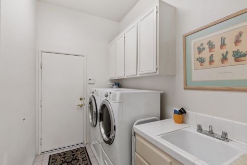 122 Kavenish Dr, Rancho Mirage CA  92270-3244 exterior