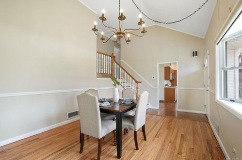 2810 Hedge St, Yorktown Hgts NY  10598-3039 exterior