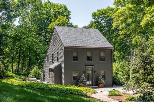 6 Mill Rd, Woodbury, CT 06798-2210