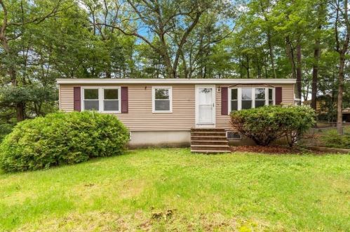 1 Nolet Ave, Salem NH  03079-1756 exterior