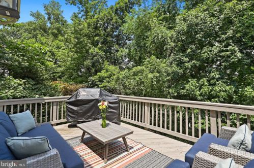 526 Beauregard Dr, Leesburg VA 20175-8924 exterior