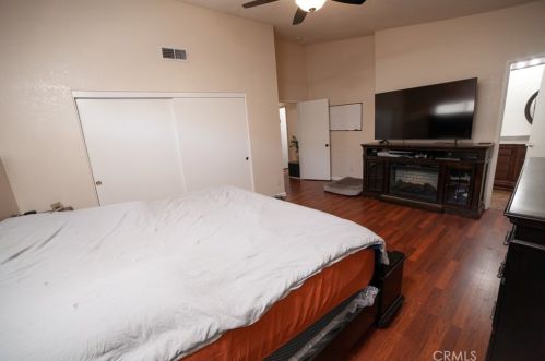 2869 La Vida Dr, Lancaster CA  93535-5873 exterior