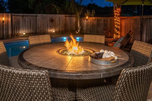 235 Grove Ave, Santa Rosa CA  95409-3813 exterior