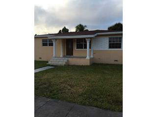 170 36th St, Hialeah, FL 33012-5235