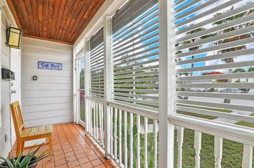 729 Palmetto St, West Palm Beach, FL 33405-3927