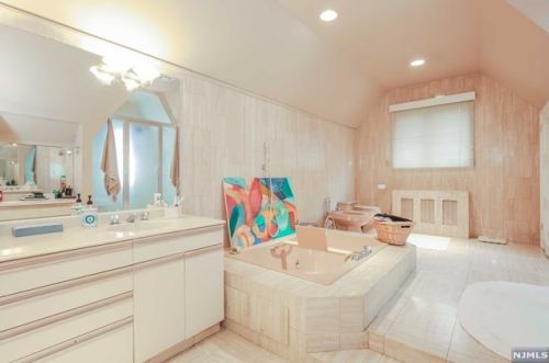 960 Lincoln Pl, Teaneck NJ  07666-2608 exterior