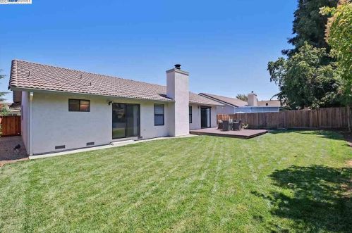 3530 Whitehall Ct, Pleasanton CA  94588-3507 exterior