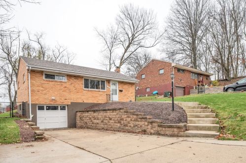 5329 Glen Robin Dr, Pittsburgh, PA 15236-1618