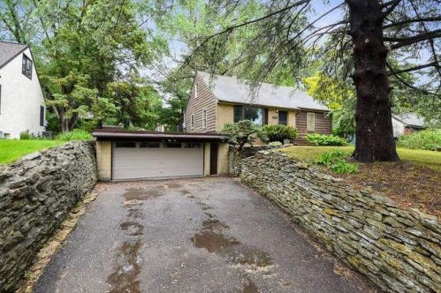 2748 Churchill St, Saint Paul, MN 55113-2045