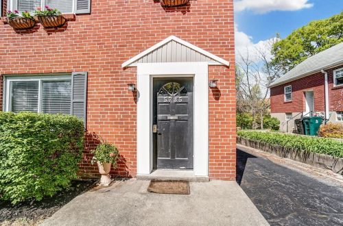 5735 Doerger Ln, Cincinnati, OH 45212-1907