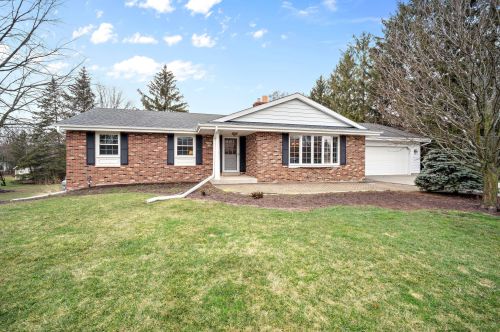 12425 Emily Ln, Thiensville, WI 53092-2609