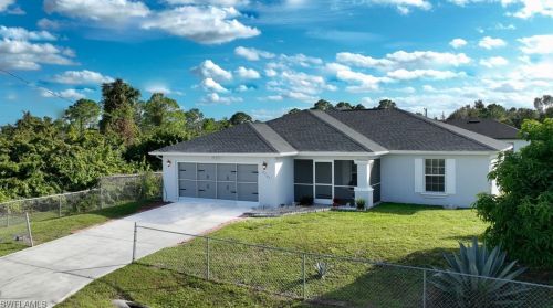 2705 33rd St, Lehigh Acres, FL 33976-4528