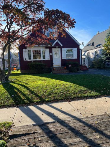 78-40 271st St, New Hyde Park NY  11040-1422 exterior