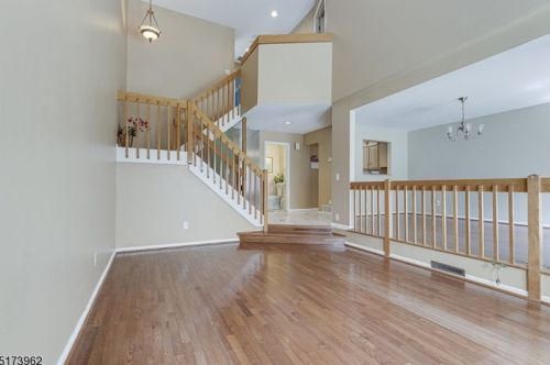 61 Woodland Dr, West Paterson NJ  07424-3707 exterior