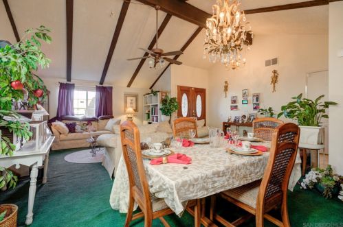 1038 Gladwick St, Long Beach CA 90746-3824 exterior