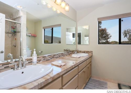 1529 Montecito Vis, Alpine CA  91901-2317 exterior