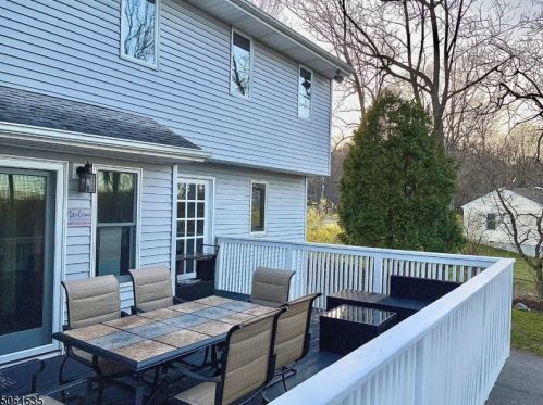 102 Kakeout Rd, Kinnelon, NJ 07405-1947