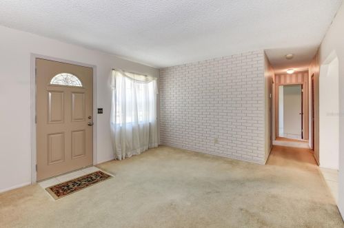 216 Holly Dr, Orange City, FL 32763-7513