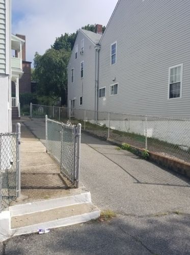 79 Bedford St, New Bedford, MA 02740-4837