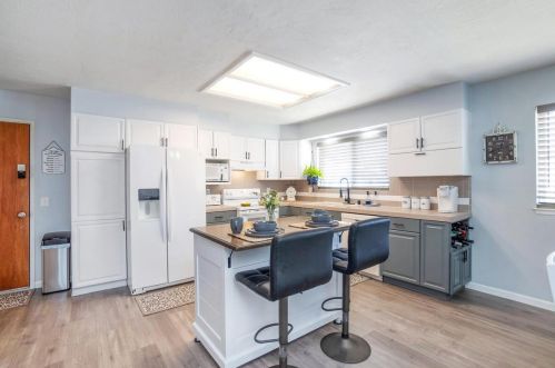 1654 Donner Way, Woodland CA  95695-5564 exterior