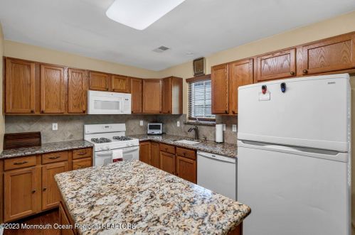 5 Winding River Rd, Lakewood NJ  08701-5734 exterior