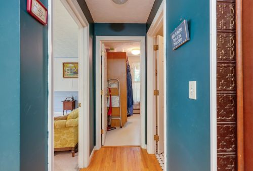 4 Rockwood Ln, Londonderry NH  03053-6104 exterior