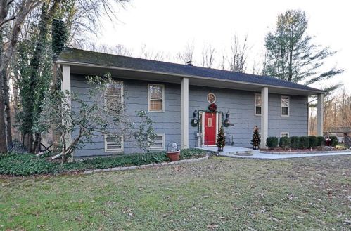 2 Alder Ln, Sandy Hook, CT 06482-1452