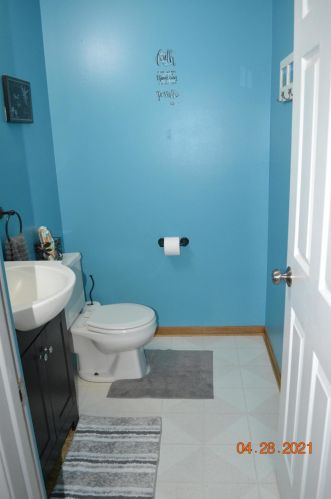 328 Foxmead Dr, Waterford WI  53185-4427 exterior