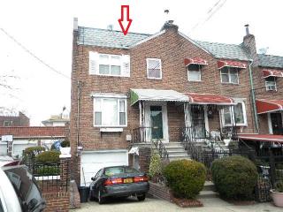 1039 232nd St, Bronx, NY 10466-4811