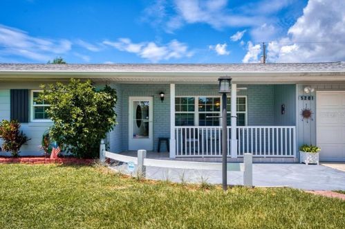 5281 56th Ave, Saint Petersburg, FL 33709-2133