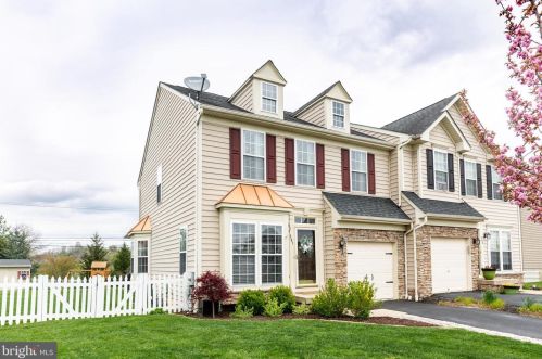 267 Maple Dr, Hanover, PA 17331-9416