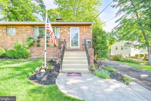 3331 Holloman Rd, Falls Church, VA 22042-4136
