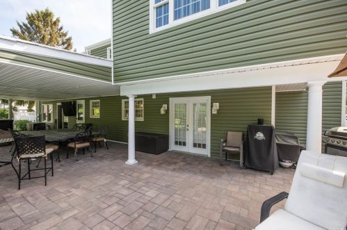 70 Osborne Ave, Mount Sinai NY  11766-3138 exterior