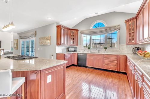 3 Equinox Ln, East Freehold NJ  07728-8652 exterior