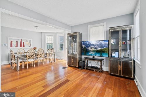 200 Delsea Dr, West Deptford NJ  08093-1221 exterior