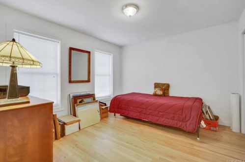 7 Menayas Ct, Washingtonville NY  10992-2032 exterior