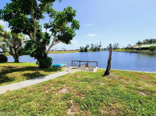 3042 10th Pl, Cape Coral, FL 33904-3903