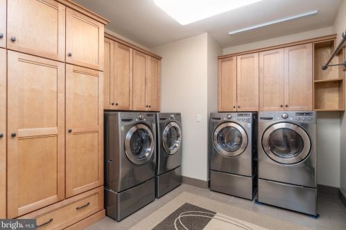 608 Kentland Dr, Great Falls VA  22066-1030 exterior