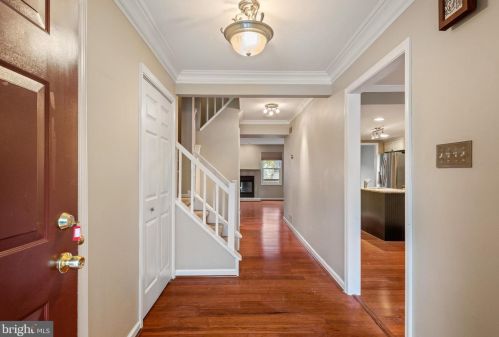 72 Soldiers Sq, Wayne, PA 19087-5829