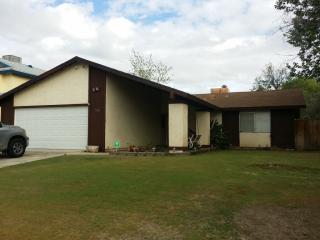 2308 Mandeline Ct, Bakersfield, CA 93304-7086