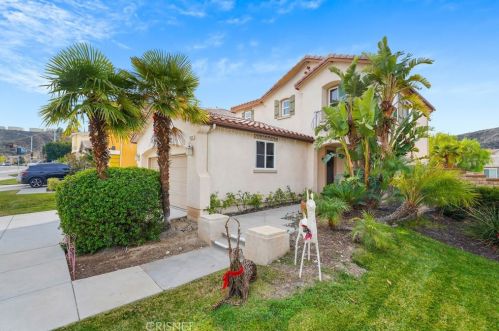 19920 Holly Dr, Santa Clarita CA  91350-3698 exterior