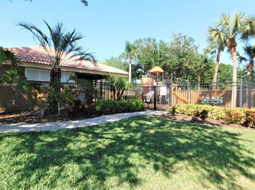 1613 Gray Bark Dr, Oldsmar FL  34677-2766 exterior