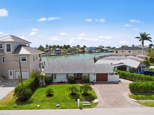 124 Hilo St, Naples, FL 34113-8663
